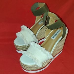 BUY 1 GET 1! STEVE MADDEN Venus High Wedge Sandel